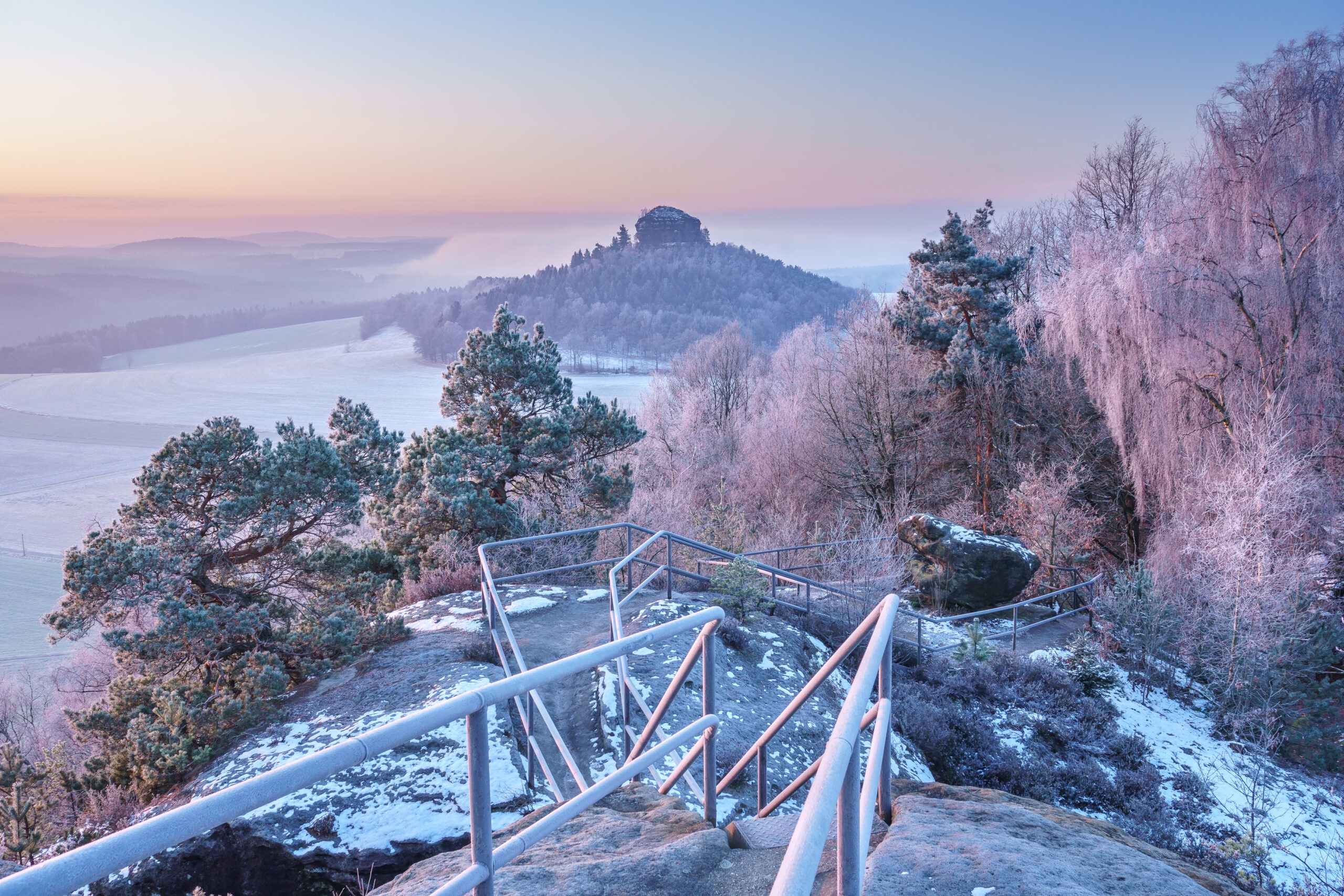 Winterlicher Ausblick zum Zirkelstein Elbsandsteingebirge